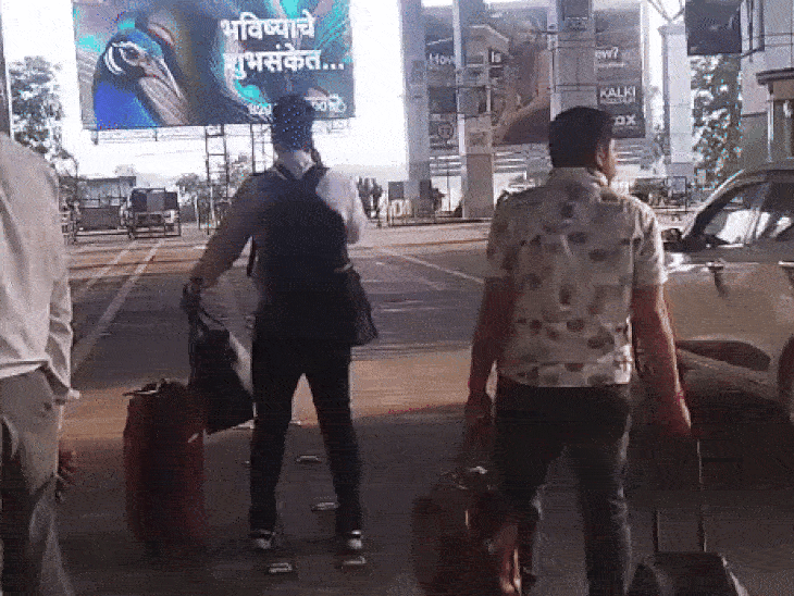 MP SIT reached Nagpur airport by flight at around quarter to 7 in the morning.
