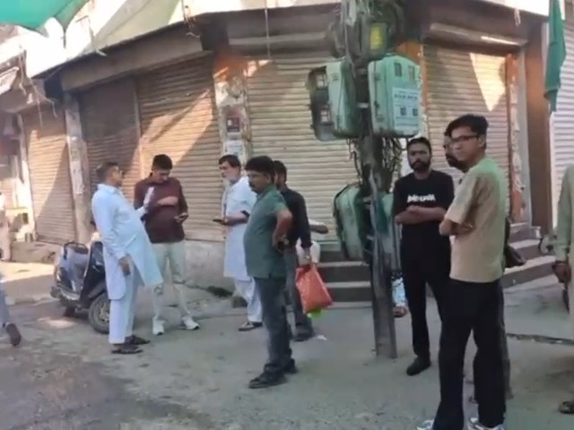 फाजिल्का के जलालाबाद में बाजार बंद:  दुकान में आग लगाने वाले आरोपियों की गिरफ्तारी न होने का विरोध, व्यापारी बोले- पुलिस कार्रवाई से संतुष्ट नहीं – Fazilka News