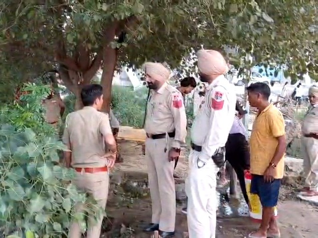 सूचना के बाद मौके पर पहुंची पुलिस