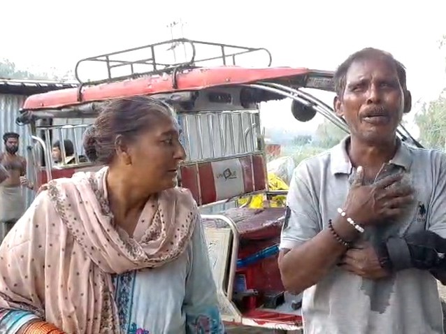 नहर डूबे बच्चे के परिजन विलाप करते हुए