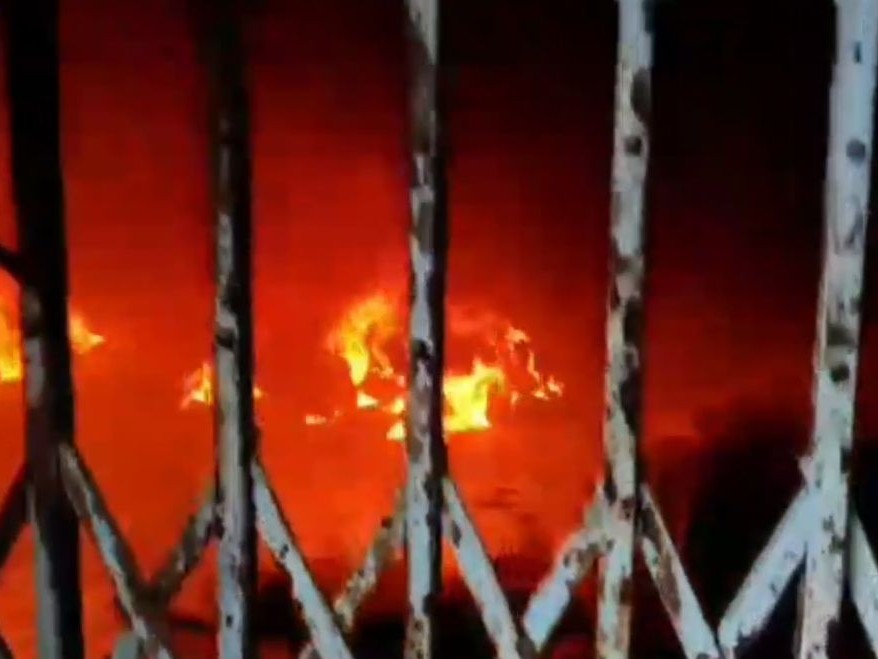 धनबाद के मां मंगल चंडी मंदिर में लगी आग:  बजरंगबली और भगवान शिव के मंदिरों में नुकसान, स्थानीय लोगों काबू पाया, फायर ब्रिगेड भी पहुंची – Dhanbad News