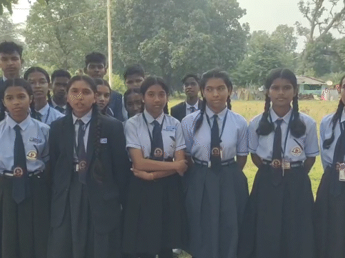 बच्चों ने टीचर को हटाने की मांग की है।