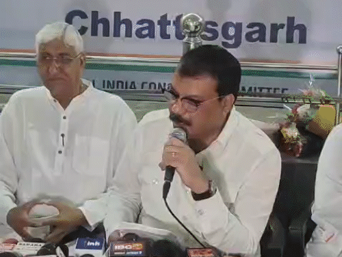 कांग्रेस कमेटी का संगठन सृजन अभियान में शामिल होने टीएस सिंहदेव बिलासपुर पहुंचे थे।