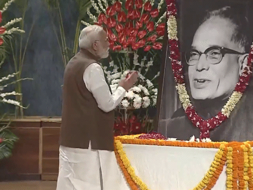 लोकनायक जयप्रकाश नारायण यांच्या जयंतीनिमित्त पंतप्रधान मोदींनी त्यांना आदरांजली वाहिली.