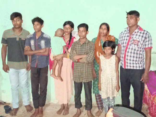 ग्वालियर में एक ही परिवार के 8 बांग्लादेशी पकड़े गए हैं। जो बिना नागरिकता के यहां रह रहे थे। - Dainik Bhaskar