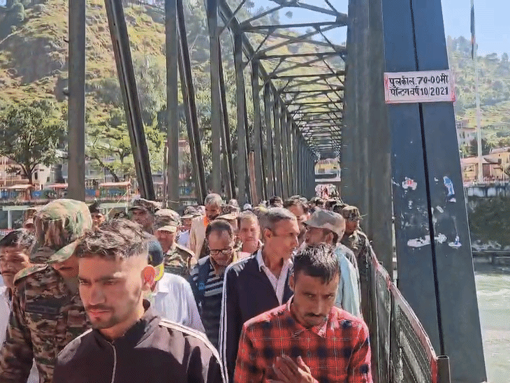 Hundreds of people gathered for the last journey.