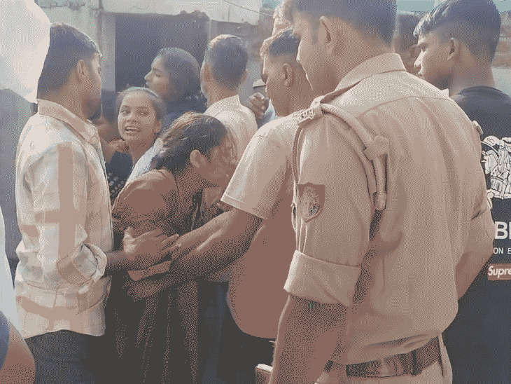 As soon as the news of three murders taking place simultaneously was received, the family members reached the spot. His condition became worse due to crying.