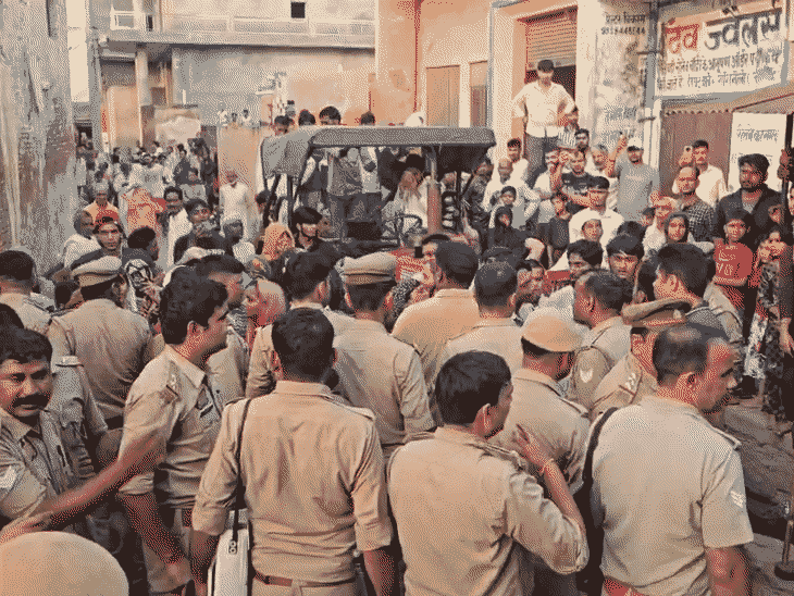 After the massacre, a crowd of people gathered at the spot. People stopped the body from being taken for postmortem.