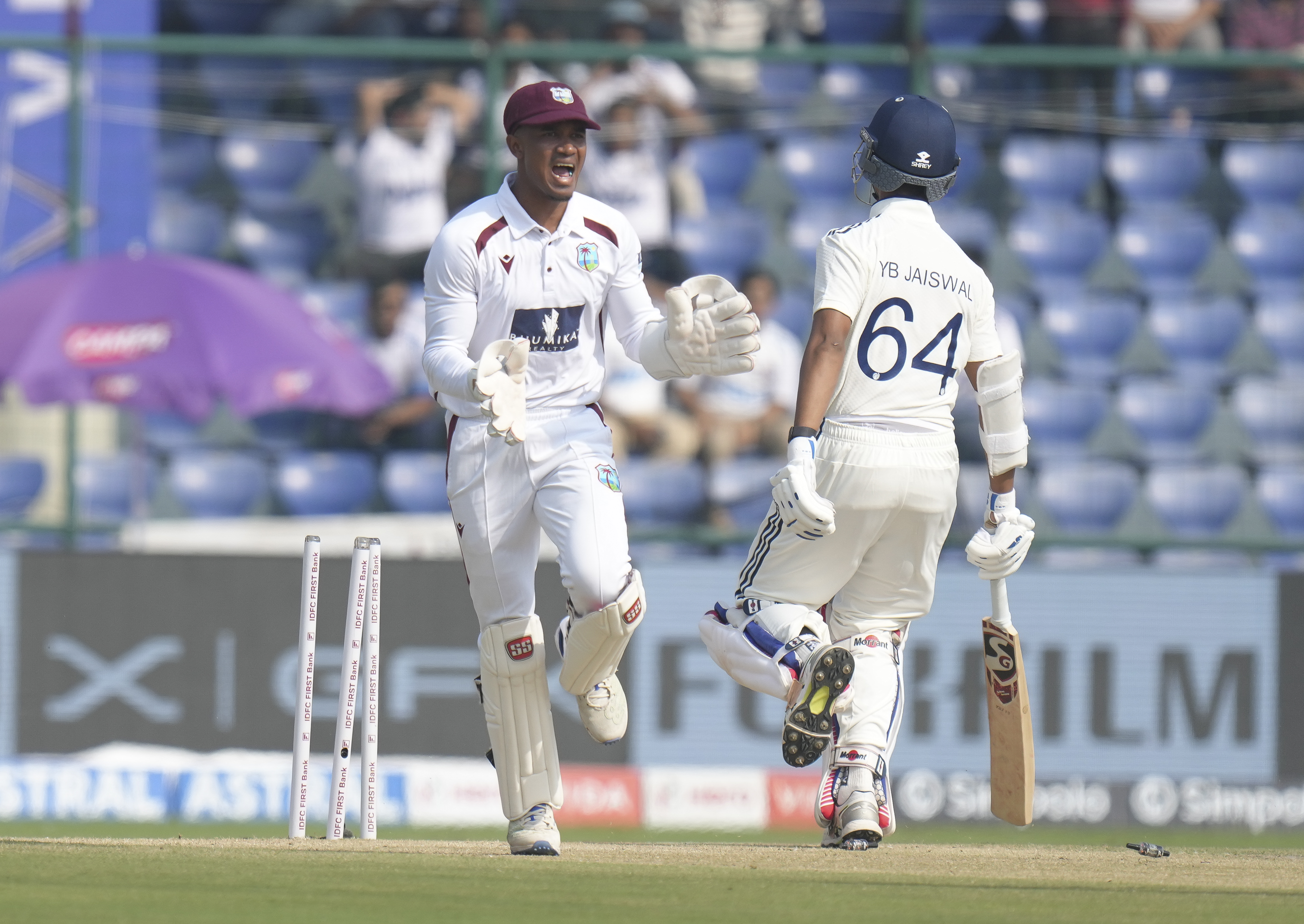 यशस्वी जायसवाल 175 रन बनाकर रनआउट हुए।