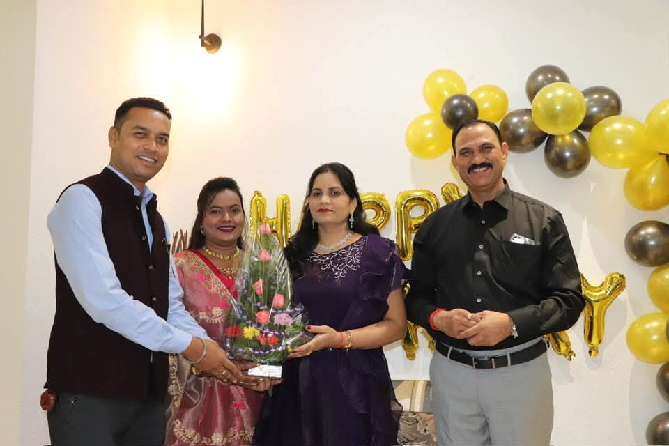 राजेंद्र दास की पत्नी के बर्थडे पर बधाई देने के लिए श्यामबिहारी जायसवाल भी पहुंचे।