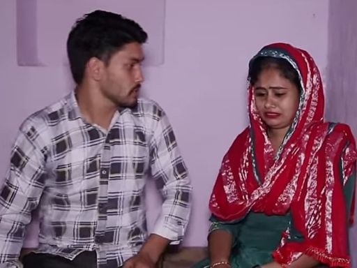 एक सीन में रवीना और उसका बॉयफ्रेंड सुरेश।