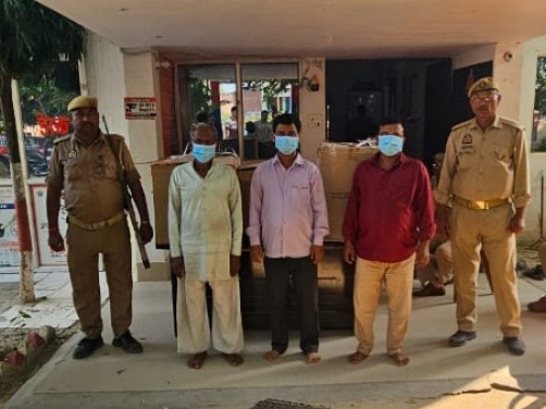 हरदोई में अवैध विस्फोटक सामग्री जब्त, तीन गिरफ्तार:  दिवाली से पहले पुलिस की बड़ी कार्रवाई, भारी मात्रा में पटाखे बरामद – Hardoi News