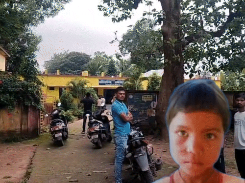 कोंडागांव के आदिवासी कन्या छात्रावास में 5वीं की स्टूडेंट की लाश कमरे में खिड़की से लटकी हुई मिली है। - Dainik Bhaskar