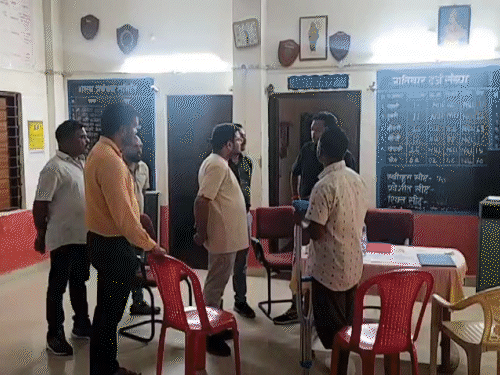 परिजनों का आरोप- हॉस्टल प्रबंधन ने देरी से जानकारी दी।