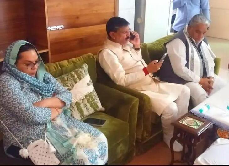 ११ ऑक्टोबर रोजी कॅबिनेट मंत्री कृष्णा बेदी आणि कृष्णलाल पनवार यांनी पूरण कुमार यांच्या आयएएस पत्नी अमनीत पी. कुमार यांचे तीन वेळा मन वळवण्याचा प्रयत्न केला होता.