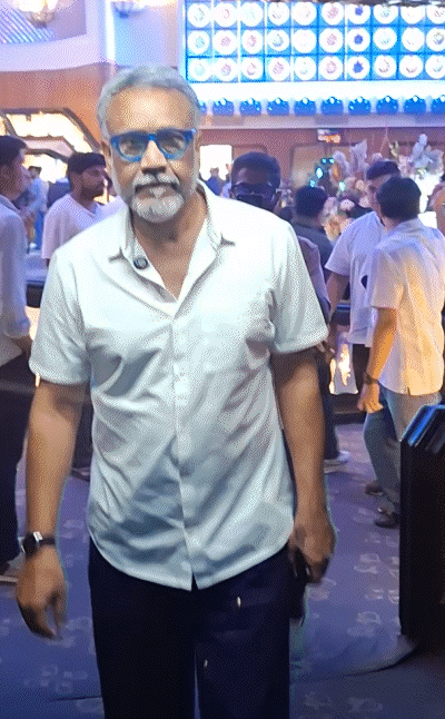 अनुभव सिन्हा इन दिनों अपने खास सफर पर हैं। इसमें वे भारत को समझने की कोशिश कर रहे हैं।