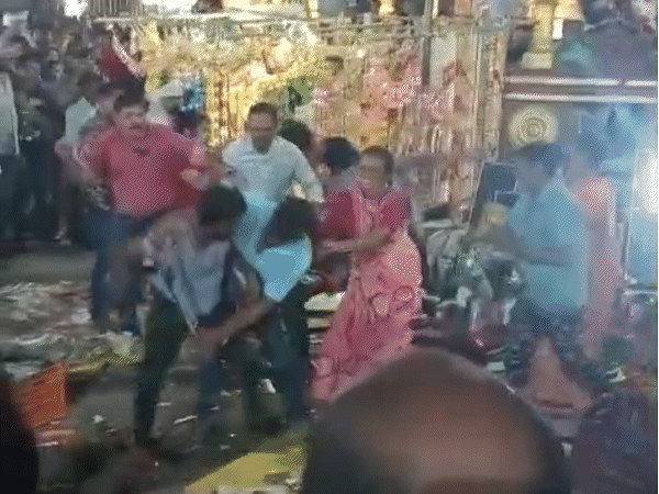 विवाद के दौरान महिला भी मारपीट करती नजर आई।