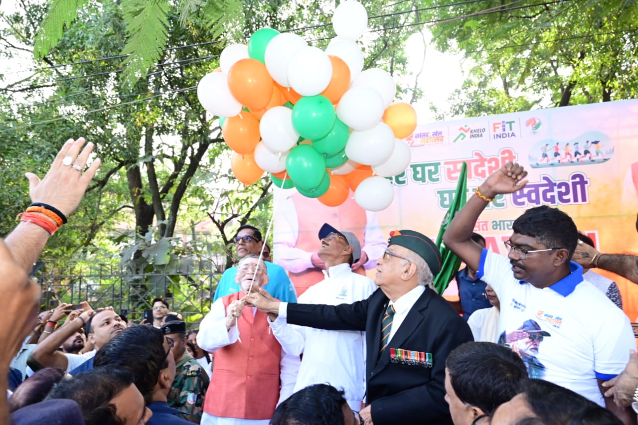 हर घर स्वदेशी के संदेश के साथ दौड़ी रांची:  स्वदेशी मैराथन 2025 में उमड़े युवाओं, रक्षा राज्य मंत्री बोले – यह सिर्फ दौड़ नहीं, जनआंदोलन – Ranchi News