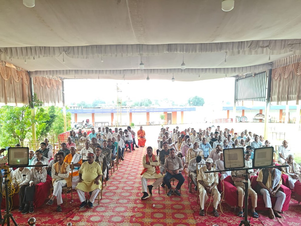 समारोह में कई गणमान्य मौजूद रहे।