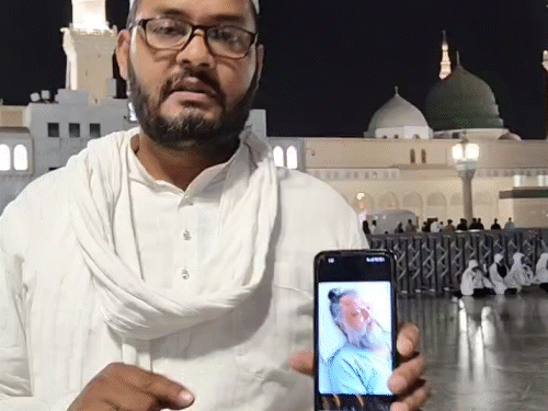 Uttar Pradesh Prayagraj Prayer Medina Premananda Maharaj video | सूफियान इलाहाबादी बोले- प्रेमानंदजी के लिए गला कटवा लूंगा: मक्का-मदीना में संत के लिए मांगी दुआ; अब ...
