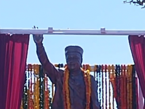 शिमला के रिज पर दौलत सिंह पार्क में स्थापित की गई वीरभद्र सिंह की प्रतिमा।