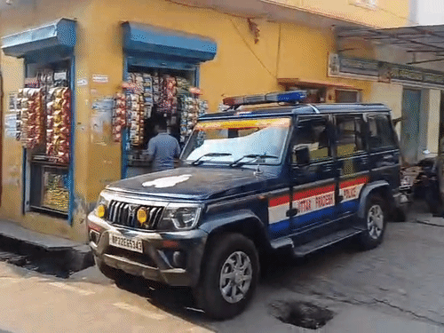 दो समुदाय का मामला होने के कारण मौके पर दो दिन तक पुलिस बल तैनात थी।