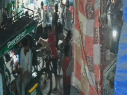 Child-kidnapping gang arrested in Meerut | मेरठ में बच्चा चोरी करने वाला गैंग पकड़ा: उत्तराखंड से 3 महीने के बच्चे को अगवा करके 3 लाख में बेचा था - Meerut News | Dainik Bhaskar