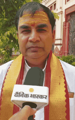 BHU के ज्योतिष विभाग के प्रो. शत्रुघ्न त्रिपाठी कहते हैं- अब लोग आधुनिक होने का ढोंग करते हैं, कुंडली के मेलमिलाप को नहीं मानते, नतीजे आपके सामने हैं।