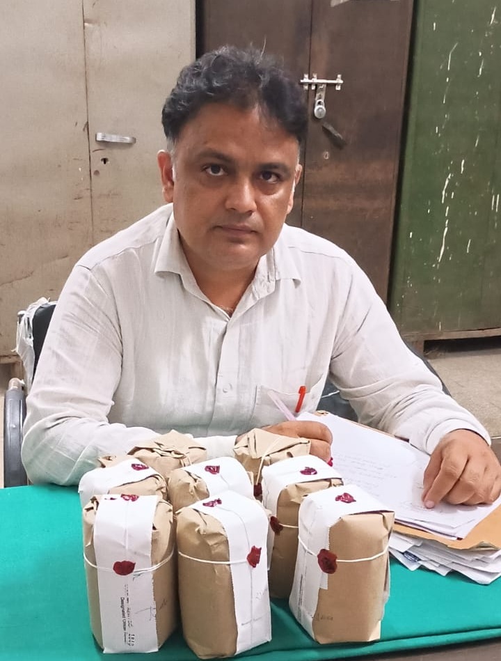 बहादुरगढ़ में मिठाई दुकानों और डेयरी पर छापा, 7 सैंपल:  त्योहारी सीजन में मिलावट पर शिकंजा, मिठाई के 5, पनीर व दूध का 1-1 सैंपल – bahadurgarh (jhajjar) News