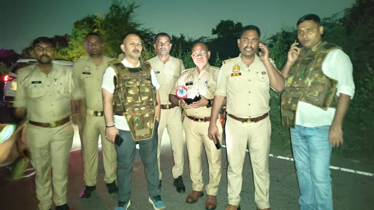 बदमाश गुरुसेवक का एनकाउंटर करने वाली टीम। मड़ियांव थाना प्रभारी शिवानंद मिश्रा, पारा थाना प्रभारी निरीक्षक सुरेश कुमार सिंह, हेड कॉन्स्टेबल अतुल कुमार, सुनील नायक आदि।