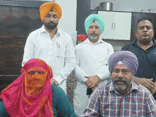 प्रेस कॉन्फ्रेंस करते जरनैल सिंह।