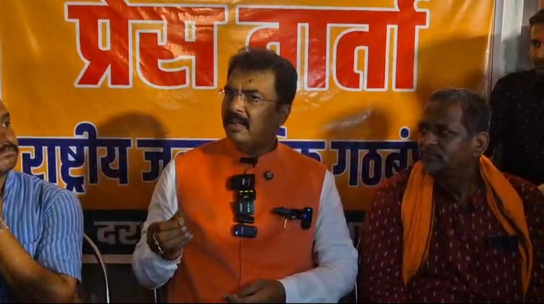प्रेस वार्ता करते मंत्री संजय सरावगी