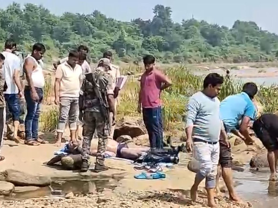 बराकर नदी में मिला लापता युवक का शव:  परिजनों ने दोस्तों पर लगाया हत्या का आरोप, कपड़ा खरीदने गया था आसनसोल – Dhanbad News