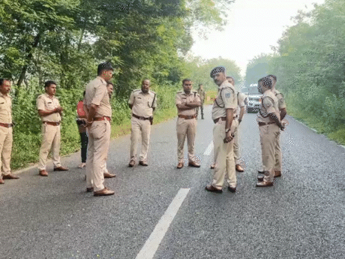 घटनास्थल पर पुलिस कैंप कर रही है।