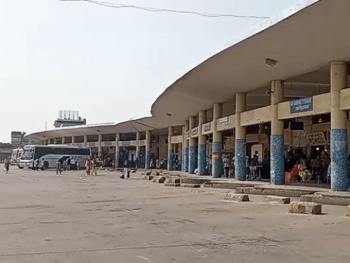 खाली पड़ा जालंधर बस स्टैंड।