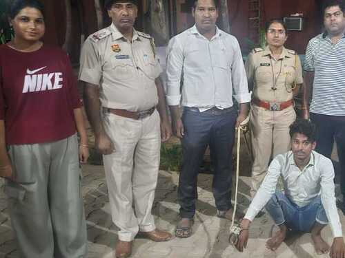 पुलिस की गिरफ्त में आरोपी सलमान।