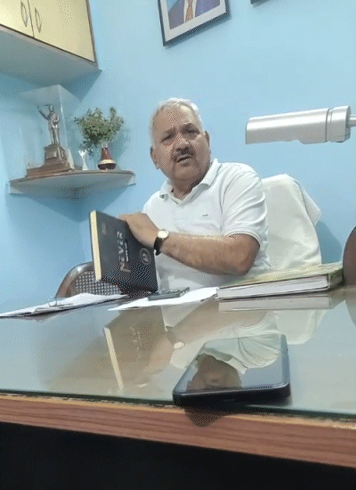 बसपा के राज्य प्रभारी उमाशंकर गौतम ने हमसे टिकट के लिए 15 लाख की डिमांड की।