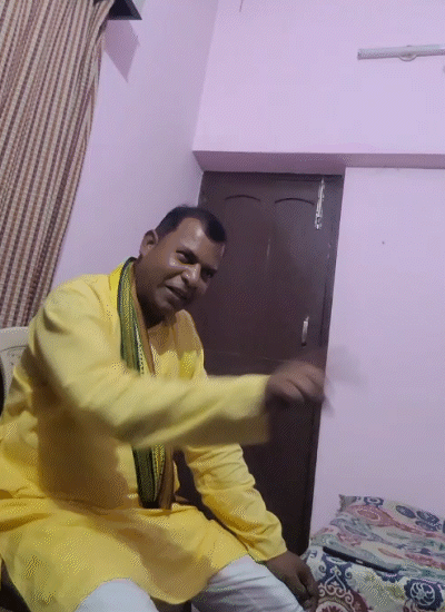 सुहेलदेव भारतीय समाज पार्टी के प्रदेश अध्यक्ष उदय नरायण राजभर ने हमसे कहा राष्ट्रीय अध्यक्ष बात हो गई है। आप पैसे दीजिए सब हो जाएगा।