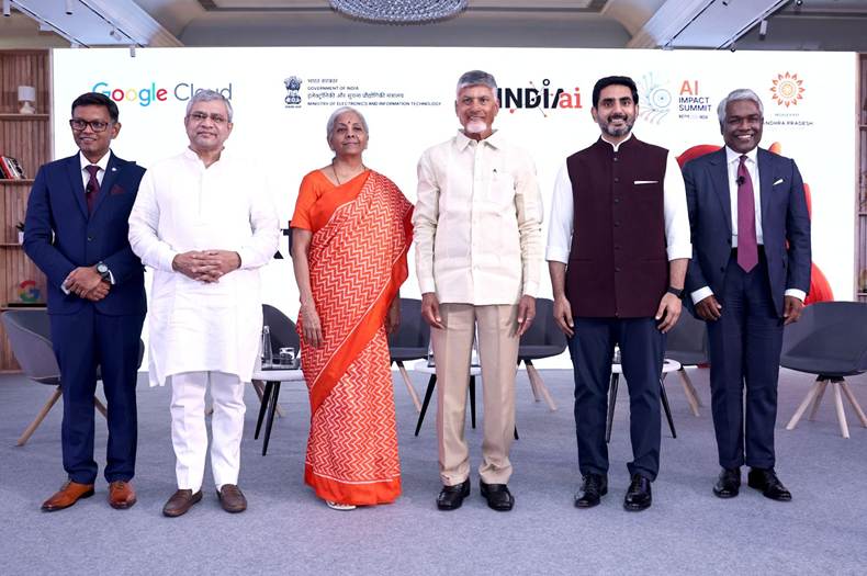 गूगल के साथ समझौते पर हस्ताक्षर के लिए दिल्ली में आयोजित प्रोग्राम में गूगल क्लाउड के CEO थॉमस कुरियन, वित्त मंत्री निर्मला सीतारमण, रेल और IT मंत्री अश्विनी वैष्णव, आंध्र प्रदेश के CM एन. चंद्रबाबू नायडू और राज्य के IT मंत्री नारा लोकेश मौजूद थे।