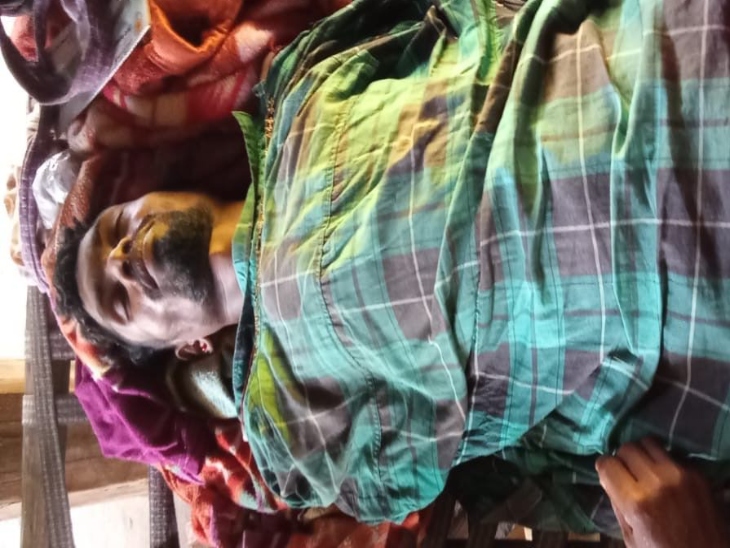 ग्रामीण गुड्डू सोड़ी की धारदार हथियार से नक्सलियों ने हत्या कर दी।