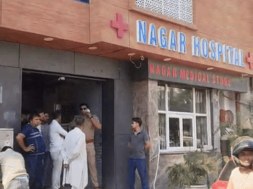 बेहोशी की हालत में पुष्पेंद्र नागर को इसी अस्पताल में भर्ती कराया गया।