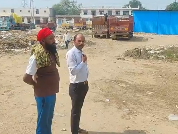 फरीदाबाद में ड्राइवर ने लगाई फांसी:  ट्रक के केबिन में लटका मिला शव, यूपी का रहने वाला, रात को आकर लेटा था – Ballabgarh News