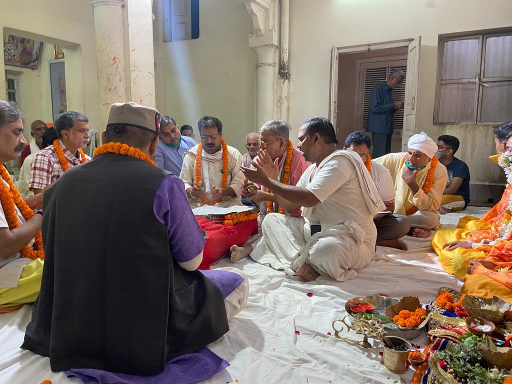 रातभर चला भजन-कीर्तन।