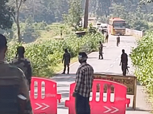 सभी सरेंडर नक्सलियों को बस को जरिए कांकेर के बीएसएफ कैंप लाया गया।