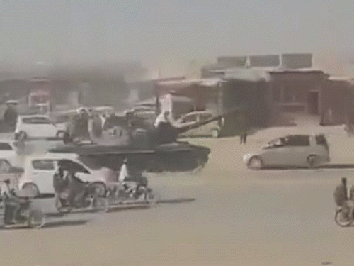 अफगानिस्तान ने पाकिस्तान से लगी सीमा की तरफ टैंक रवाना कर दिए हैं। सोर्स- X हैंडल