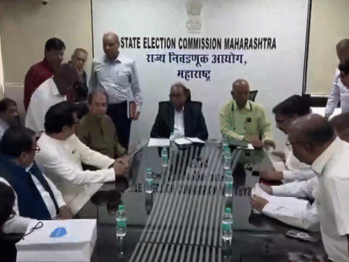 आगामी निकाय चुनावों से पहले सर्वदलीय प्रतिनिधिमंडल ने महाराष्ट्र चुनाव आयोग के अधिकारियों से मुलाकात की।