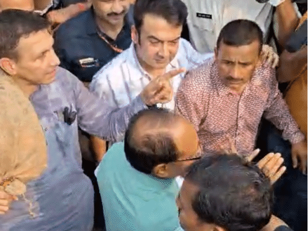 जीतू पटवारी को खुद शिवराज सिंह चौहान अपने बंगले के अंदर लेकर गए।