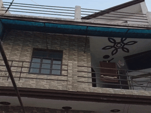 इसी घर में नशेड़ी पोते ने दादी की हत्या की।