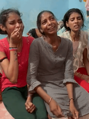 विवेक की मौत के बाद बहन अंजू, चांदनी और पिंकी का रो रोकर बुरा हाल है।