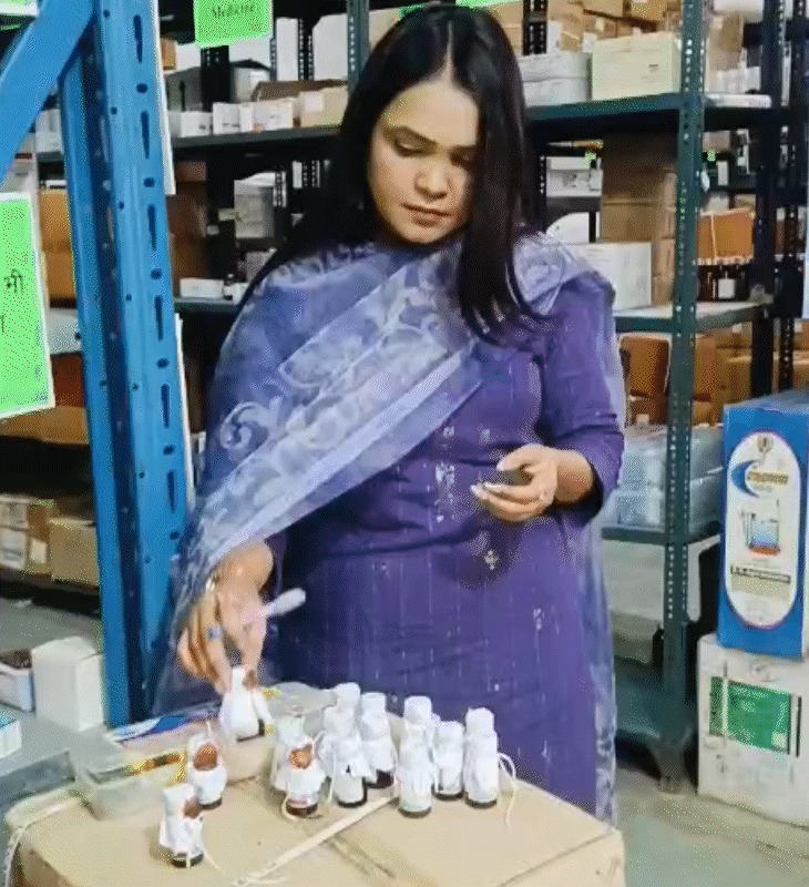 महिला की शिकायत के बाद ड्रग विभाग ने एंटीबायोटिक के साथ अन्य दवाओं के सैंपल लिए।